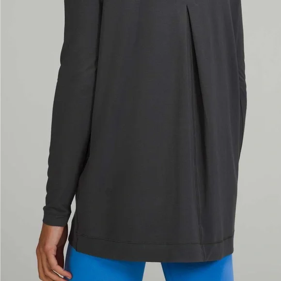 LULULEMON Modal Pleated Back Long Sleeve Shirt
Graphite Grey size 8 - Picture 2 of 6